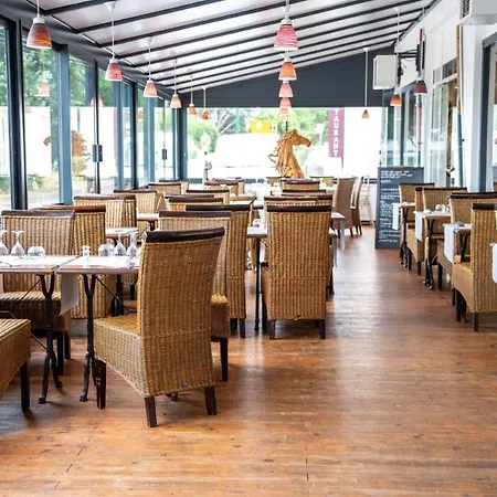 - Restaurant La Chaloupe Le Port-des-Barques