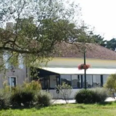 - Restaurant La Chaloupe 2* Le Port-des-Barques