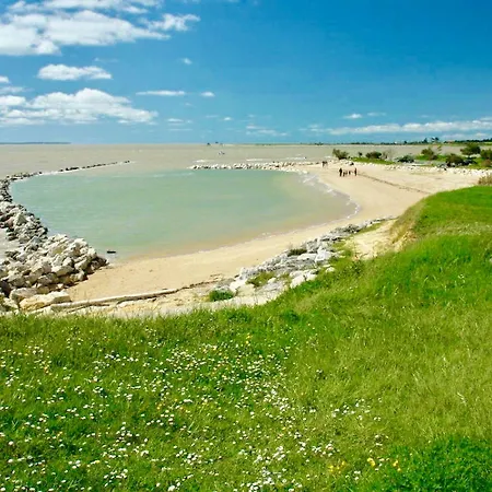 - Restaurant La Chaloupe 2*