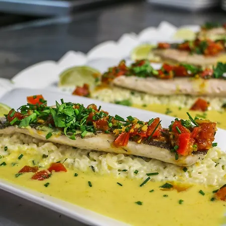 - Restaurant La Chaloupe
