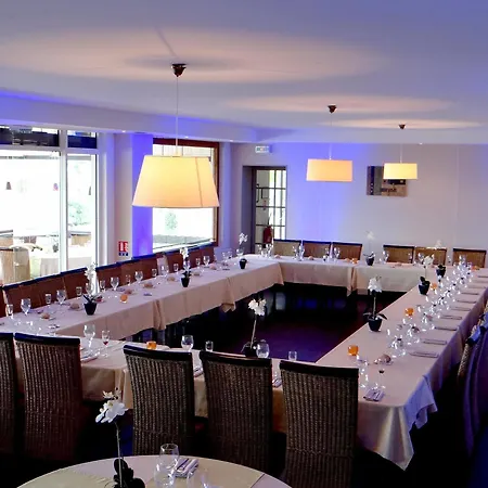 - Restaurant La Chaloupe לה פורט-דה-בארק