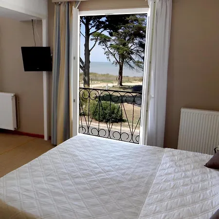 - Restaurant La Chaloupe Hotel