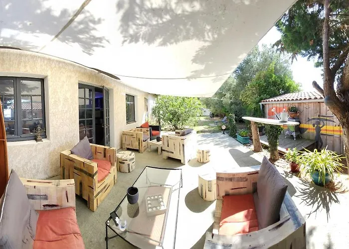 - Restaurant La Chaloupe 2* Port-des-Barques