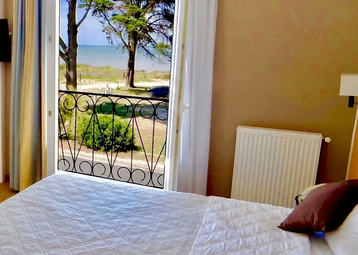 Hotel - Restaurant La Chaloupe 2*