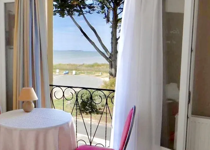 - Restaurant La Chaloupe Hotel