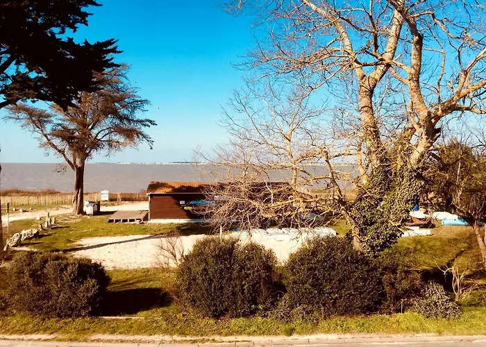 Hotel - Restaurant La Chaloupe Le Port-des-Barques