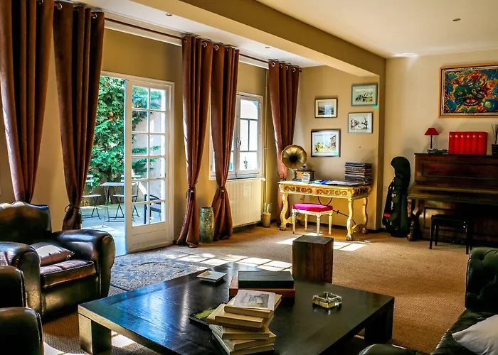 - Restaurant La Chaloupe 2*