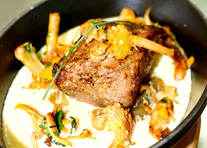 - Restaurant La Chaloupe Hotel Port-des-Barques