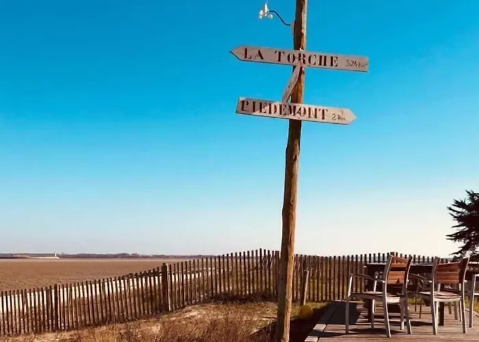 - Restaurant La Chaloupe 2* Port-des-Barques