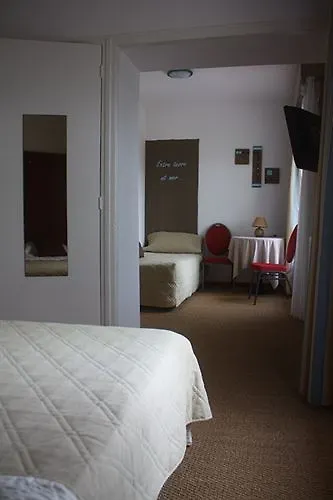 - Restaurant La Chaloupe Le Port-des-Barques