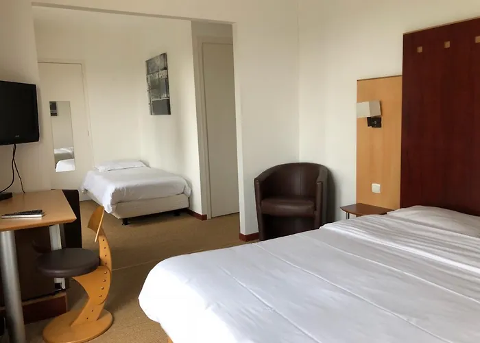 - Restaurant La Chaloupe 2*