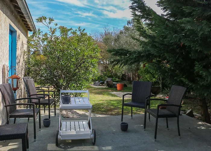 - Restaurant La Chaloupe Port-des-Barques