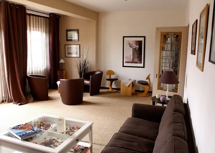 - Restaurant La Chaloupe Hotel Le Port-des-Barques