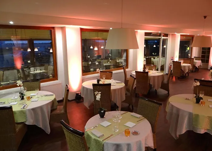 - Restaurant La Chaloupe Hotel Port-des-Barques