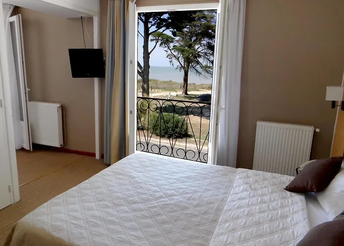 - Restaurant La Chaloupe Hotel